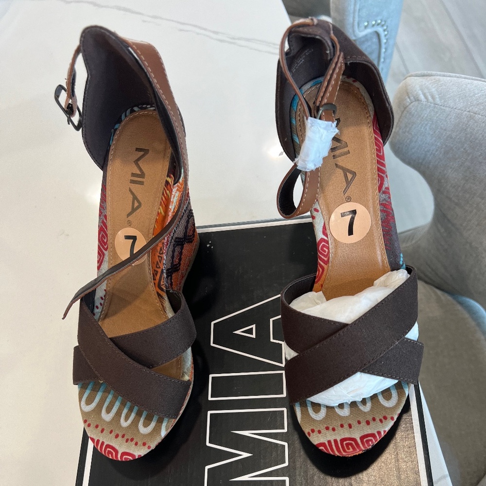 MIA Platform Wedges